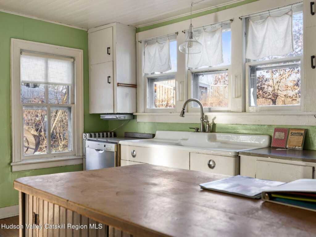 807 Lucas Avenue Extension, Hurley, NY 12443 - Photo 13 of 50