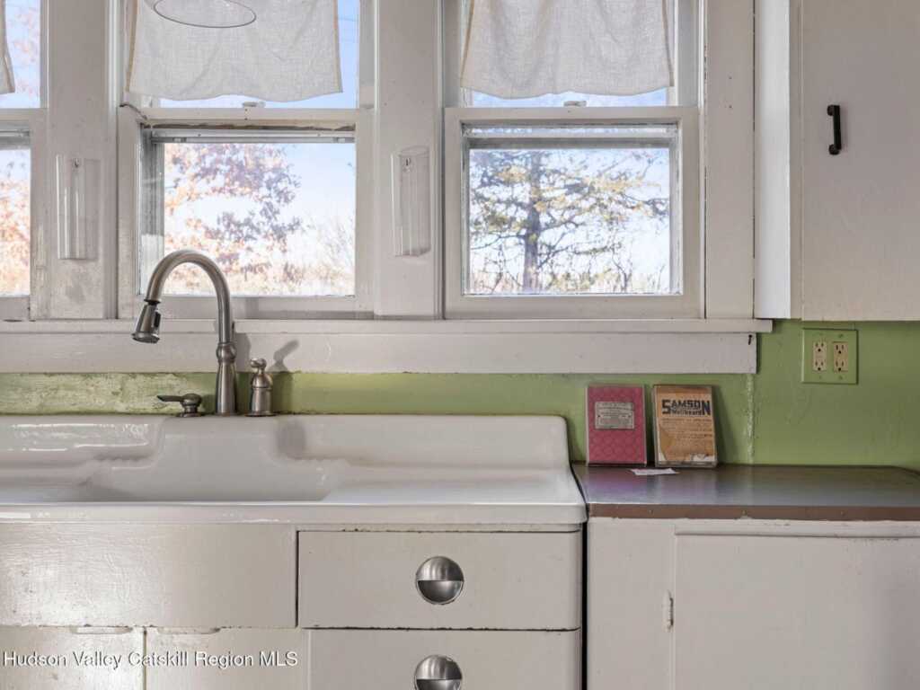 807 Lucas Avenue Extension, Hurley, NY 12443 - Photo 15 of 50