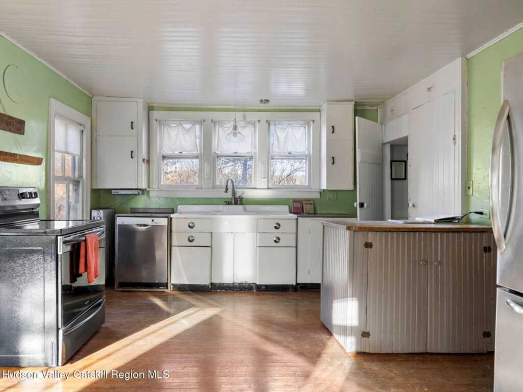 807 Lucas Avenue Extension, Hurley, NY 12443 - Photo 17 of 50