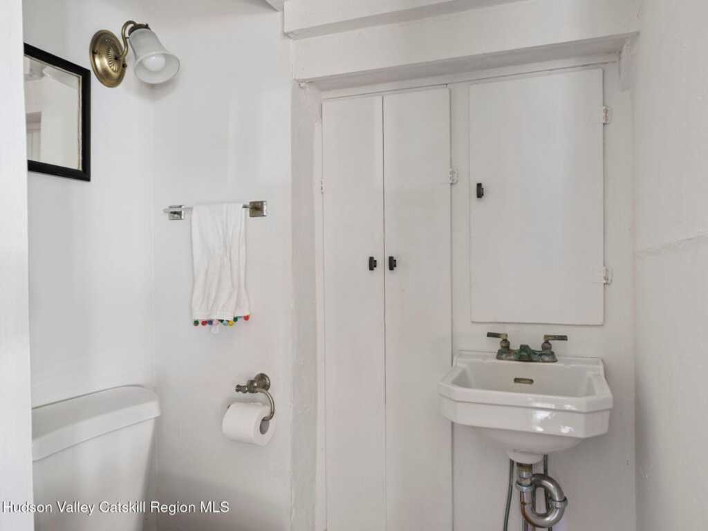 807 Lucas Avenue Extension, Hurley, NY 12443 - Photo 24 of 50