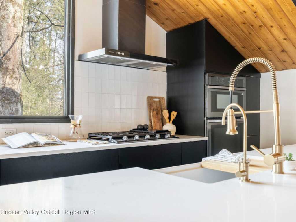 18 Country Club Lane, Woodstock, NY 12498 - Photo 10 of 33