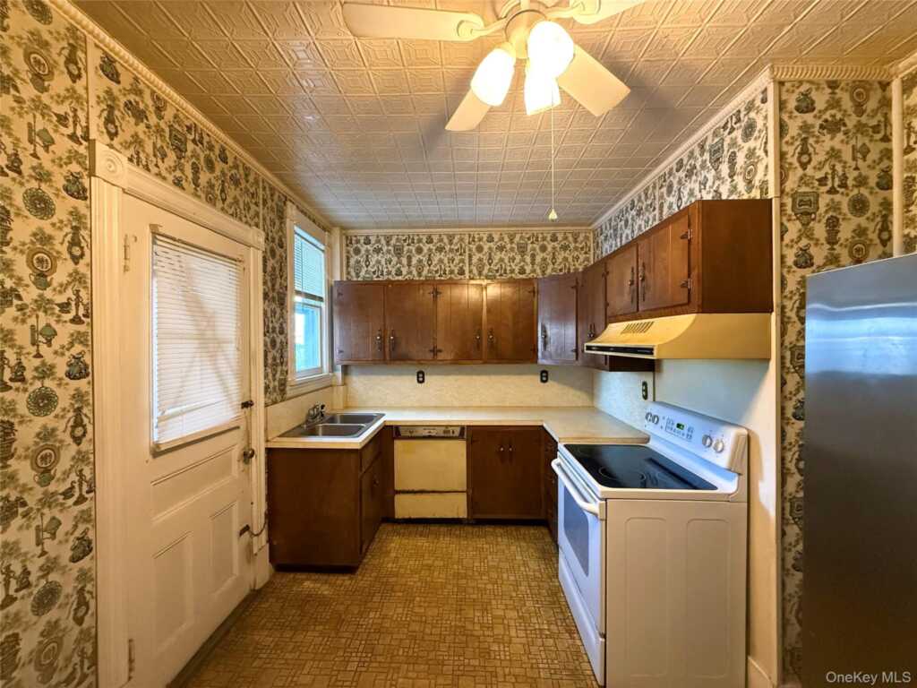 14 Belvedere Street, Kingston, NY 12401 - Photo 10 of 31