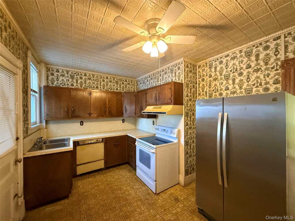 14 Belvedere Street, Kingston, NY 12401 - Photo 9 of 31