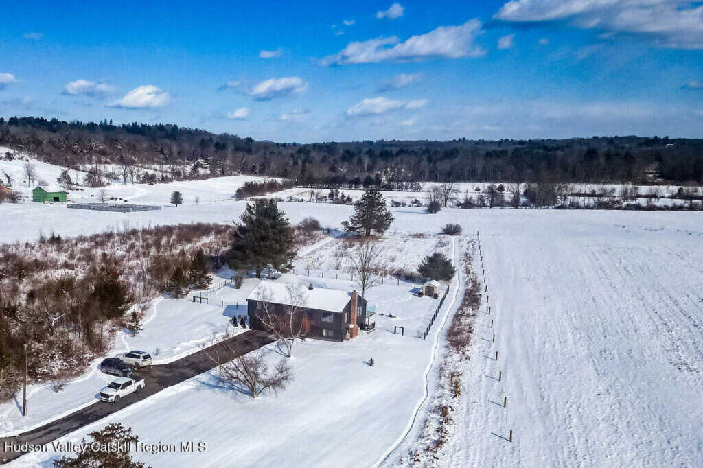 29 Rest Plaus Road, Stone Ridge, NY 12484 - Photo 5 of 44