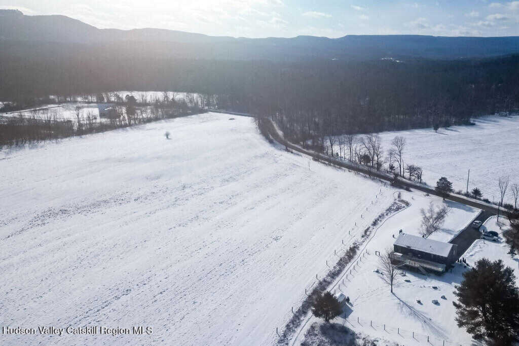 29 Rest Plaus Road, Stone Ridge, NY 12484 - Photo 6 of 44