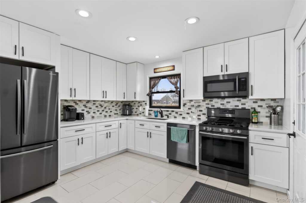 21 Edith Avenue, Saugerties, NY 12477 - Photo 10 of 26