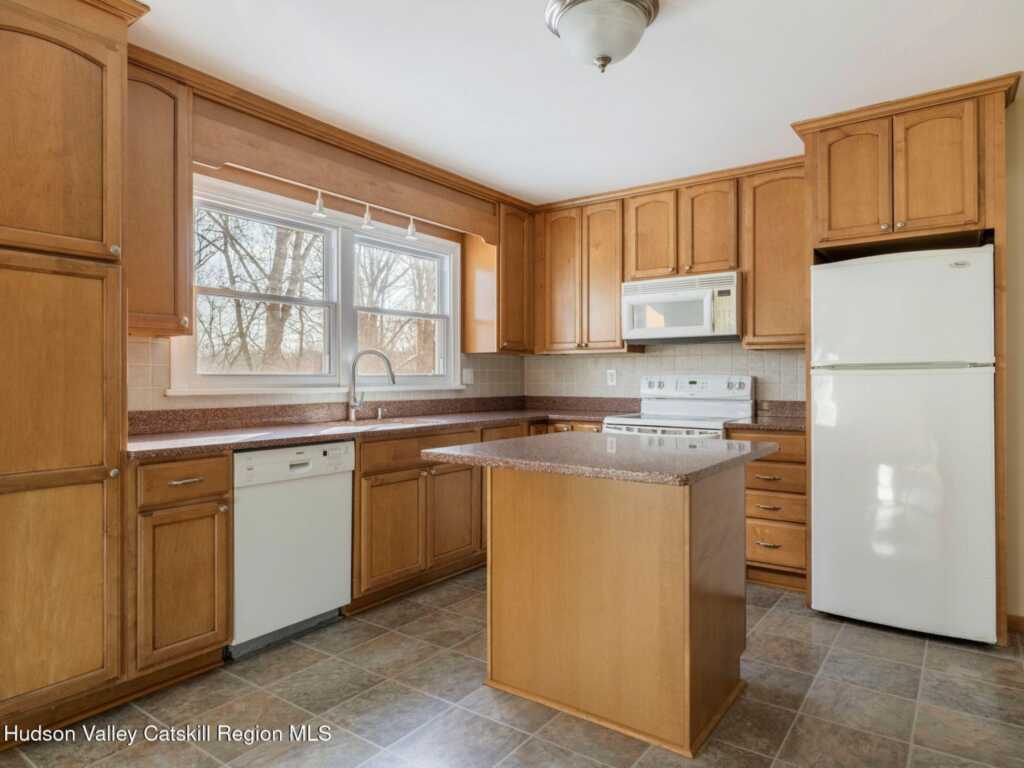 337 Elmendorf Drive, Hurley, NY 12443 - Photo 18 of 47