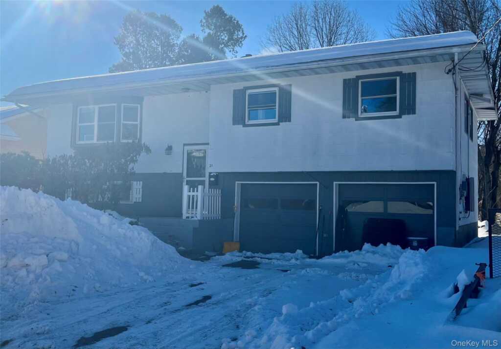 21 Mountain View Avenue, Saugerties, NY 12477