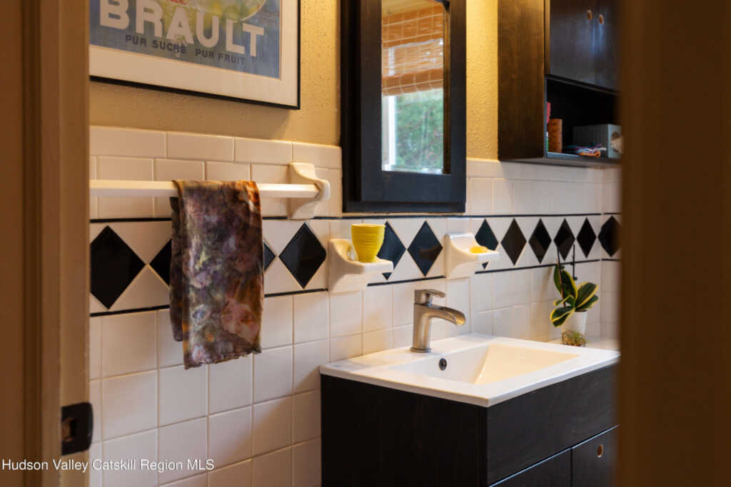 95 Lakeview Avenue, Kingston, NY 12401 - Photo 8 of 37