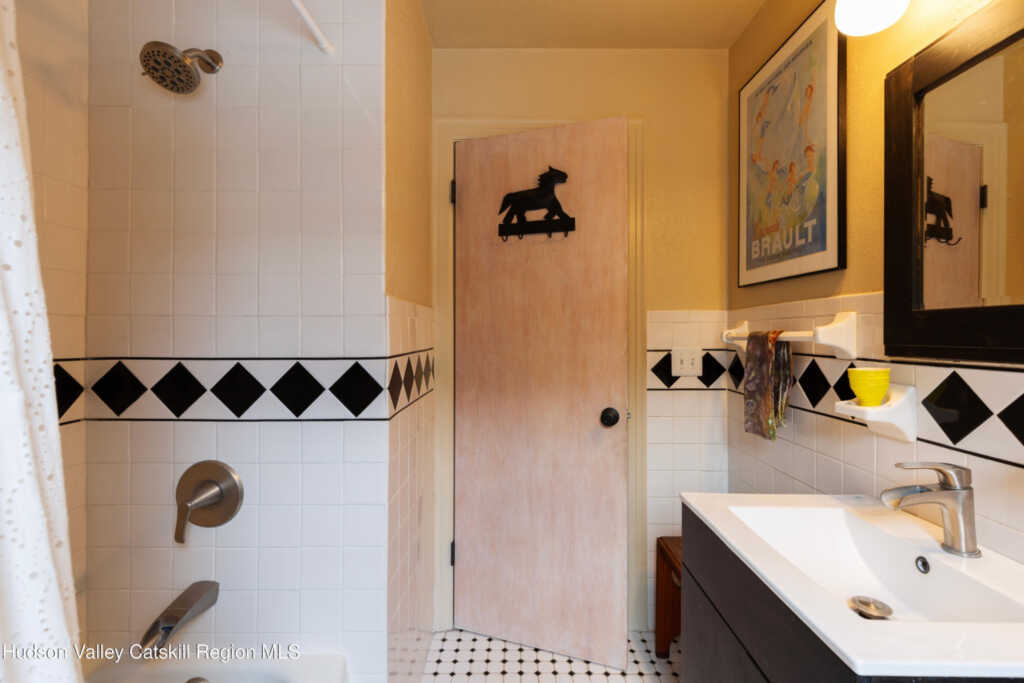 95 Lakeview Avenue, Kingston, NY 12401 - Photo 9 of 37