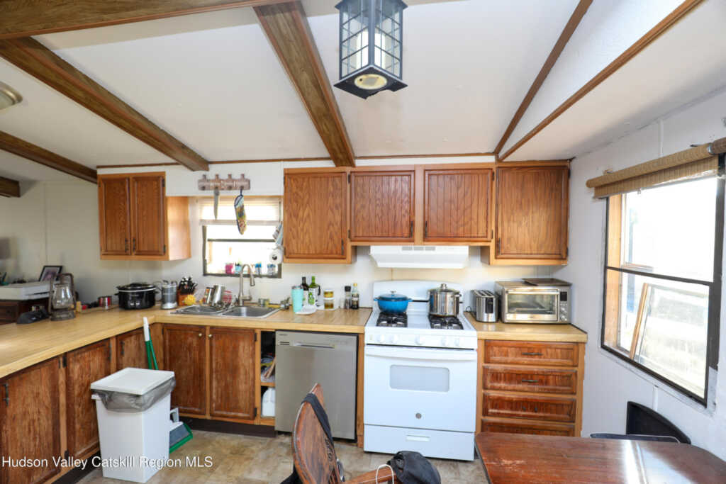 27 Trooper Drive, Unit #27, Hurley, NY 12443 - Photo 5 of 18