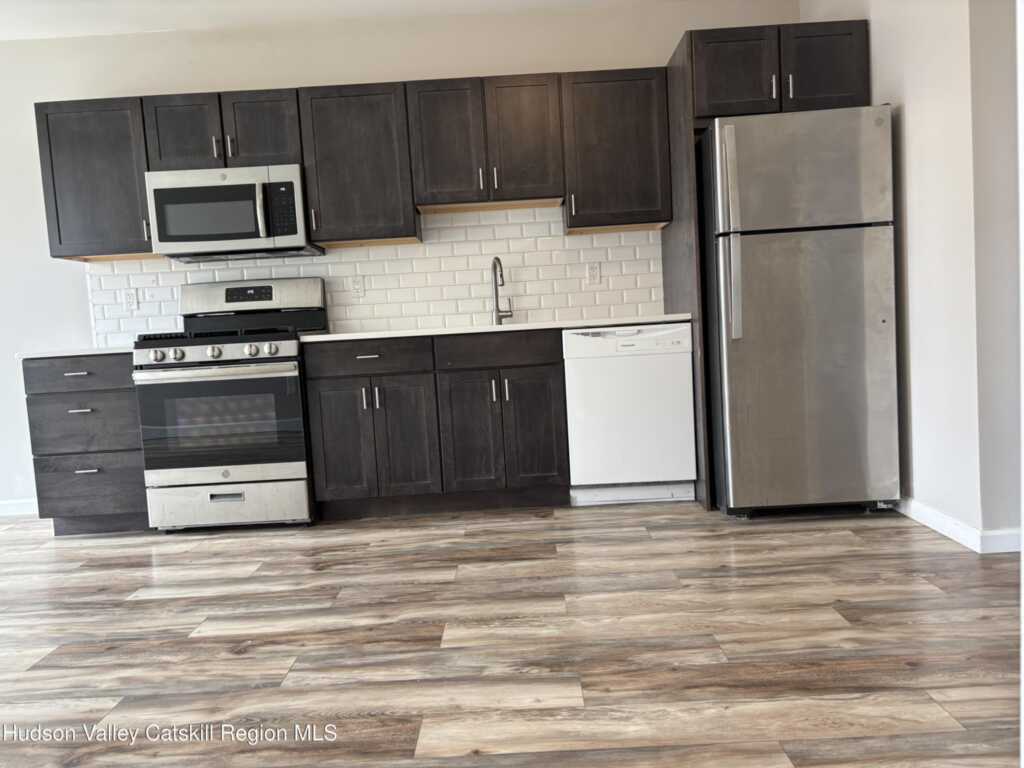 666 Broadway, Unit ##3  3rd Fl, Kingston, NY 12401 - Photo 5 of 16