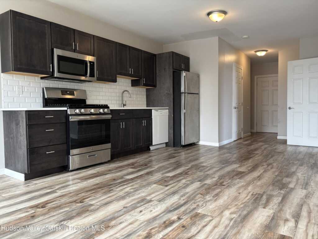 666 Broadway, Unit ##3  3rd Fl, Kingston, NY 12401 - Photo 7 of 16