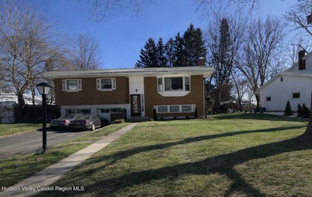 15 Redwood Road, Saugerties, NY 12477