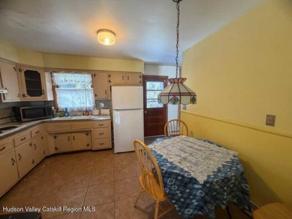 15 Redwood Road, Saugerties, NY 12477 - Photo 2 of 13