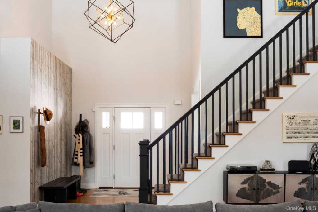 46 Will Tremper Drive, Rhinebeck, NY 12572 - Photo 2 of 37