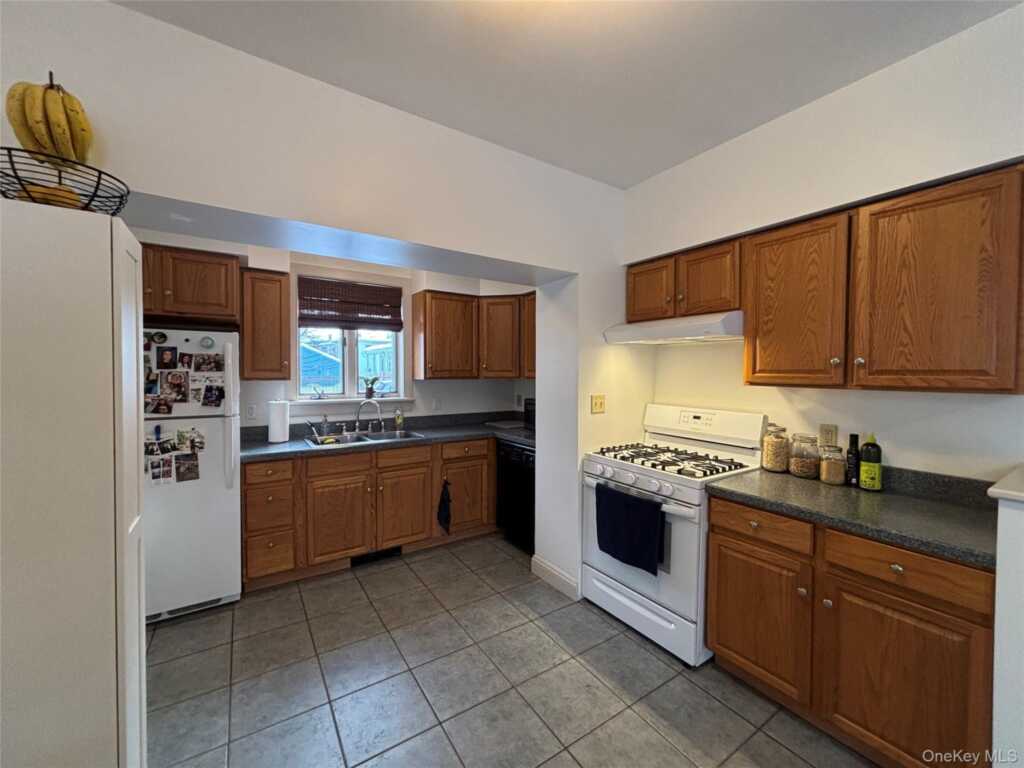 11 W Bridge Street, Unit #Rear, Saugerties, NY 12477 - Photo 11 of 42