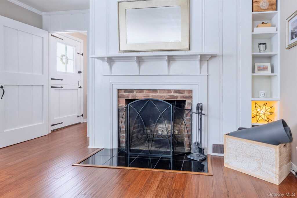 323 Hillside Avenue, Hurley, NY 12443 - Photo 11 of 48