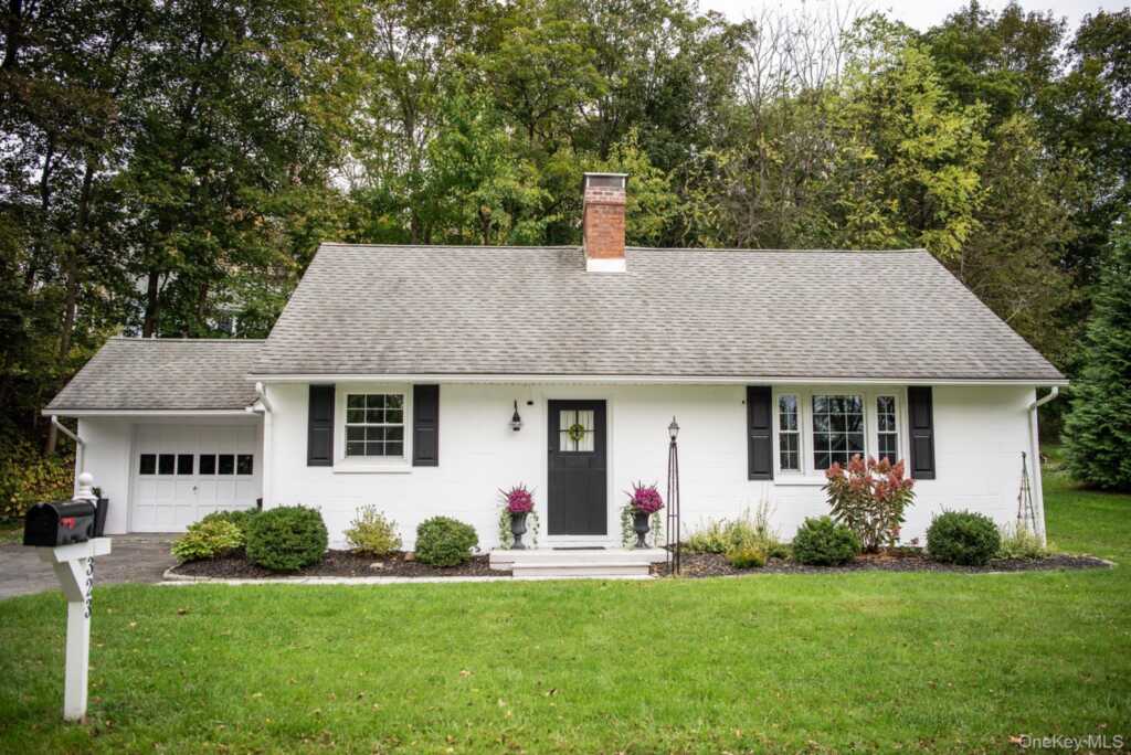 323 Hillside Avenue, Hurley, NY 12443 - Photo 2 of 48