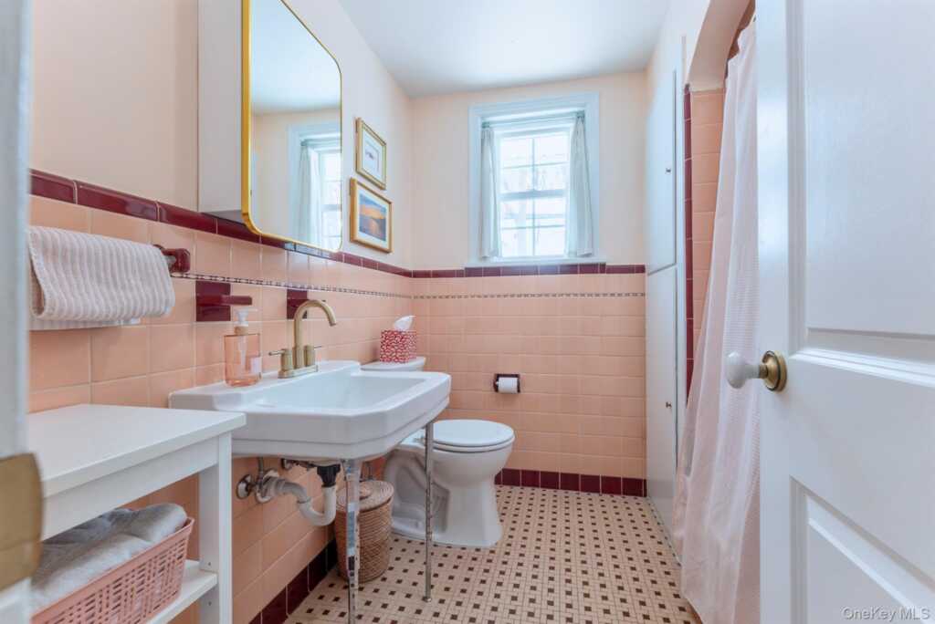 323 Hillside Avenue, Hurley, NY 12443 - Photo 23 of 48