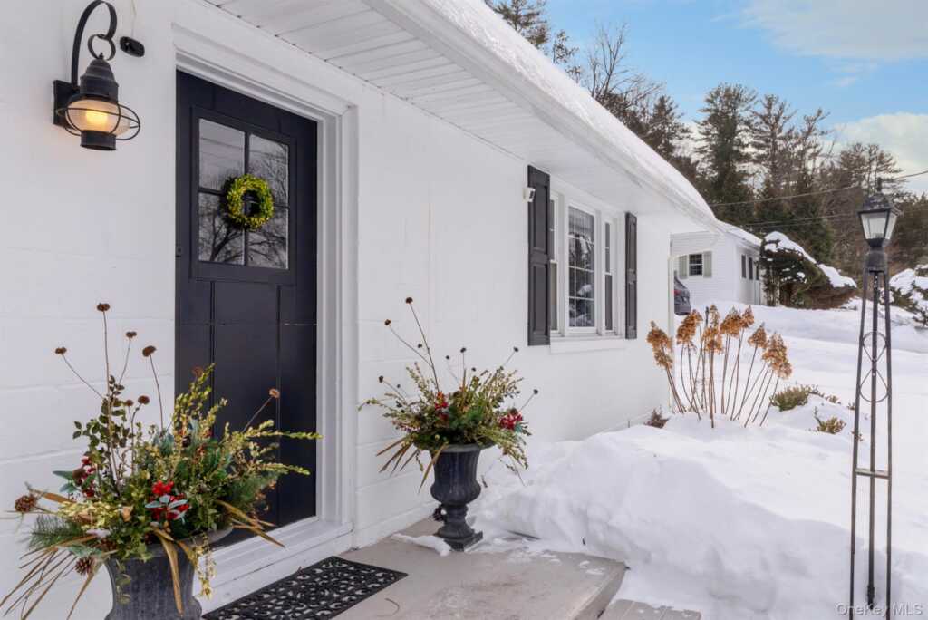 323 Hillside Avenue, Hurley, NY 12443 - Photo 3 of 48