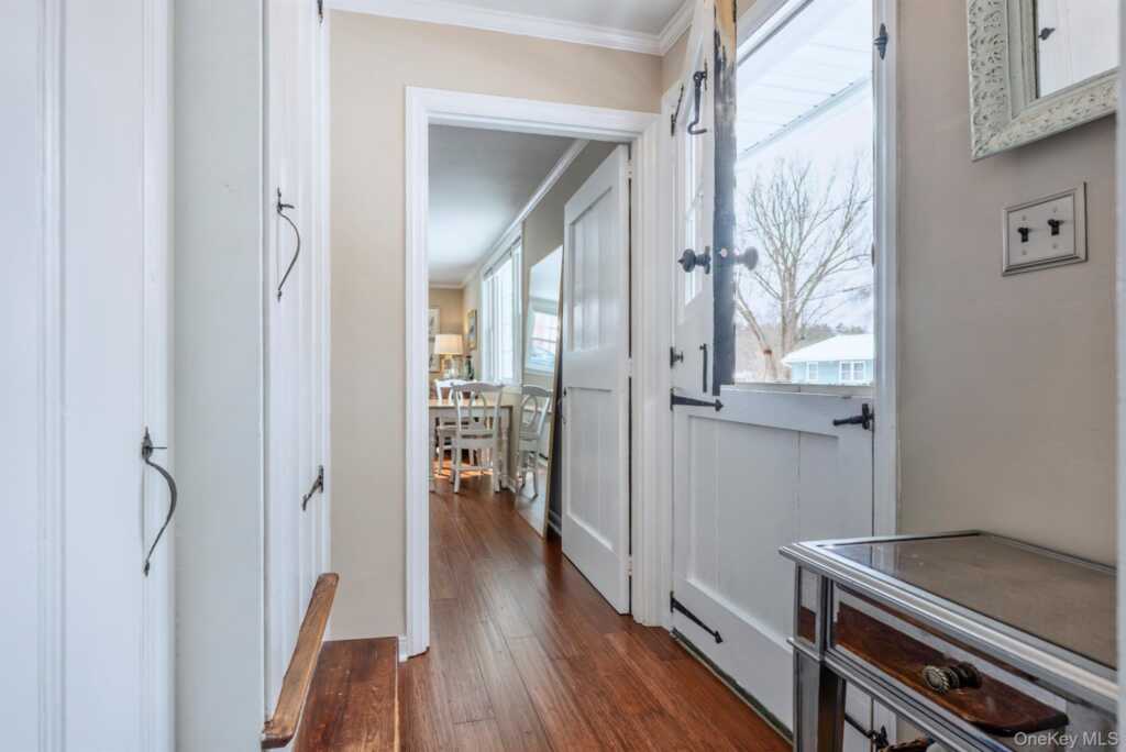 323 Hillside Avenue, Hurley, NY 12443 - Photo 4 of 48