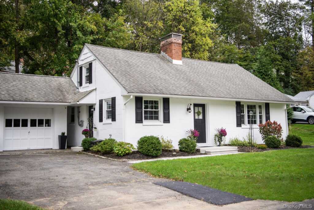 323 Hillside Avenue, Hurley, NY 12443 - Photo 9 of 48