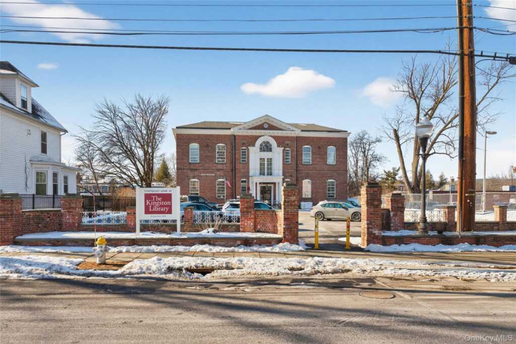 61 Crown Street, Kingston, NY 12401 - Photo 3 of 30