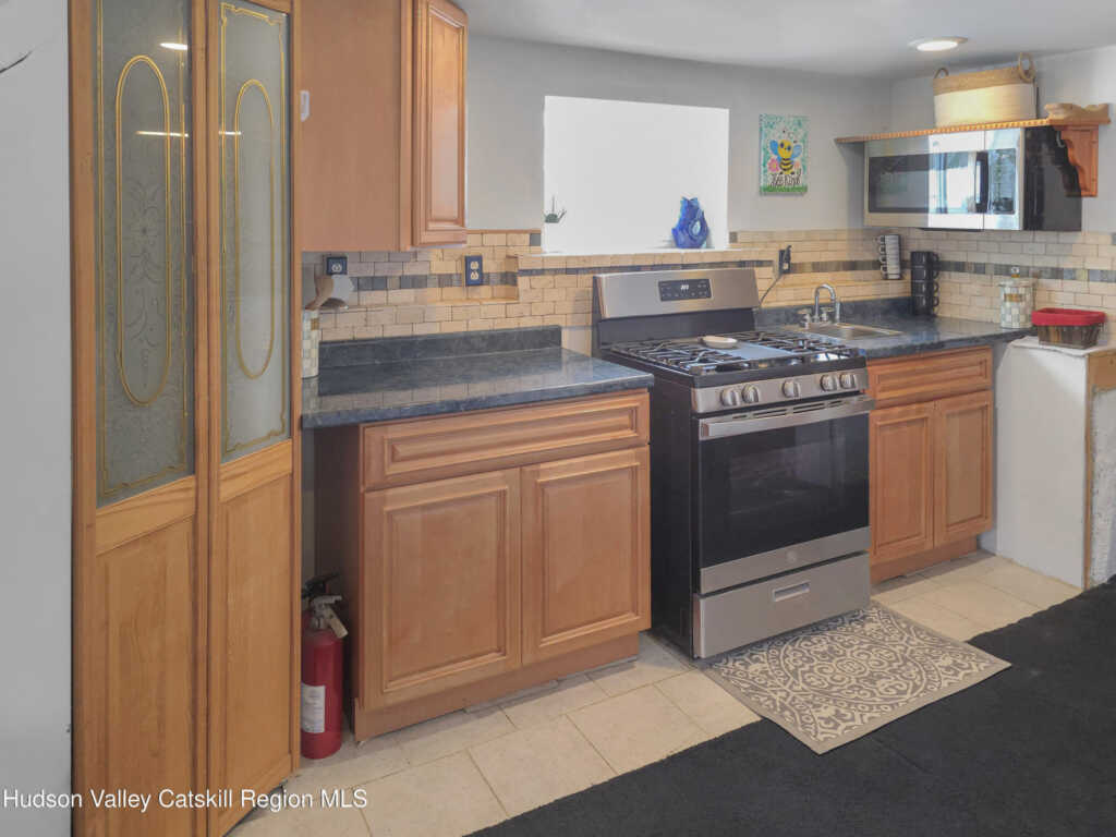 282 2nd Avenue, Kingston, NY 12401 - Photo 7 of 22