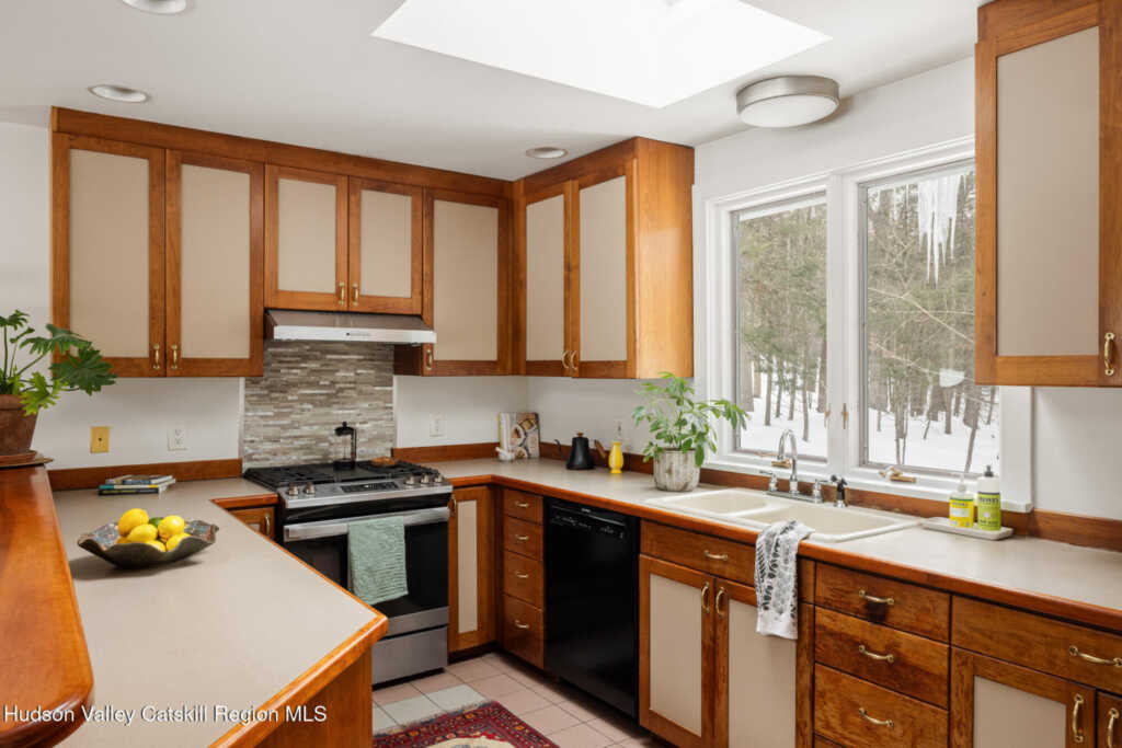 52 Meher Circle, Woodstock, NY 12498 - Photo 7 of 38