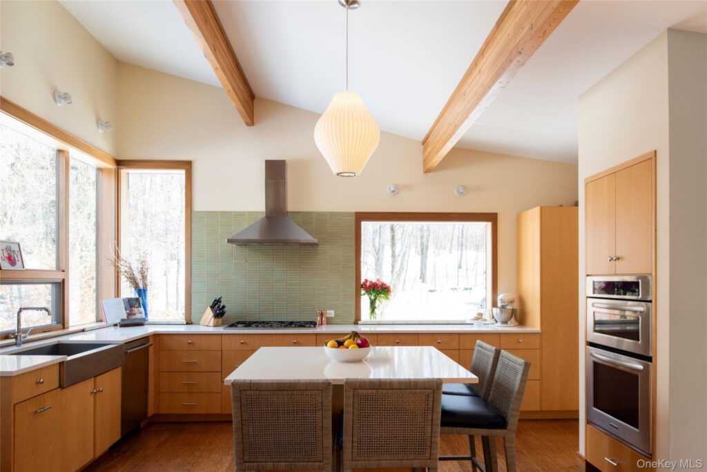 195 Vlei Road, Rhinebeck, NY 12572 - Photo 6 of 34