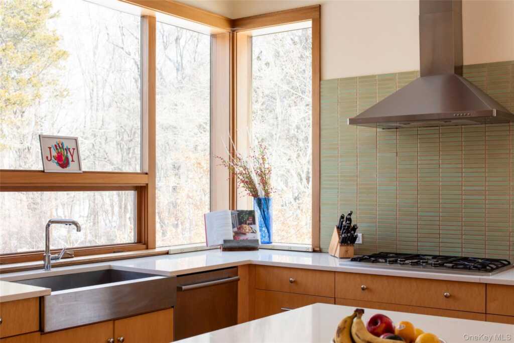 195 Vlei Road, Rhinebeck, NY 12572 - Photo 7 of 34