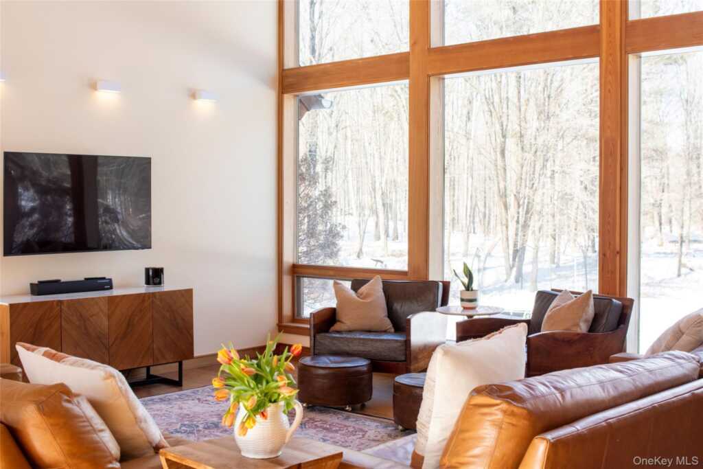 195 Vlei Road, Rhinebeck, NY 12572 - Photo 8 of 34