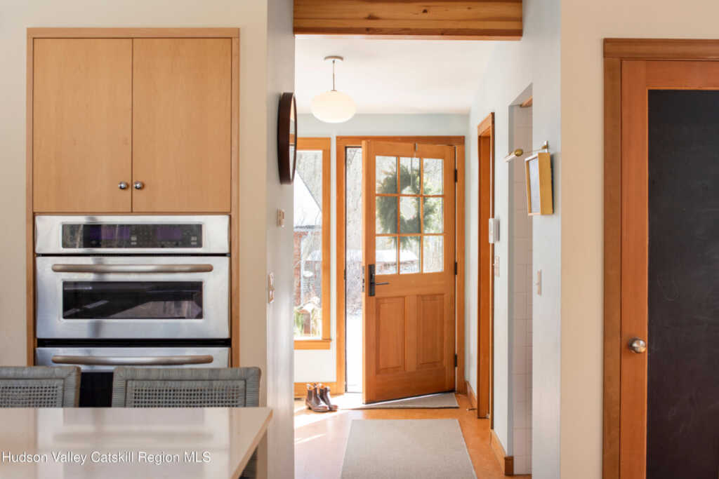 195 Vlei Road, Rhinebeck, NY 12572 - Photo 2 of 24