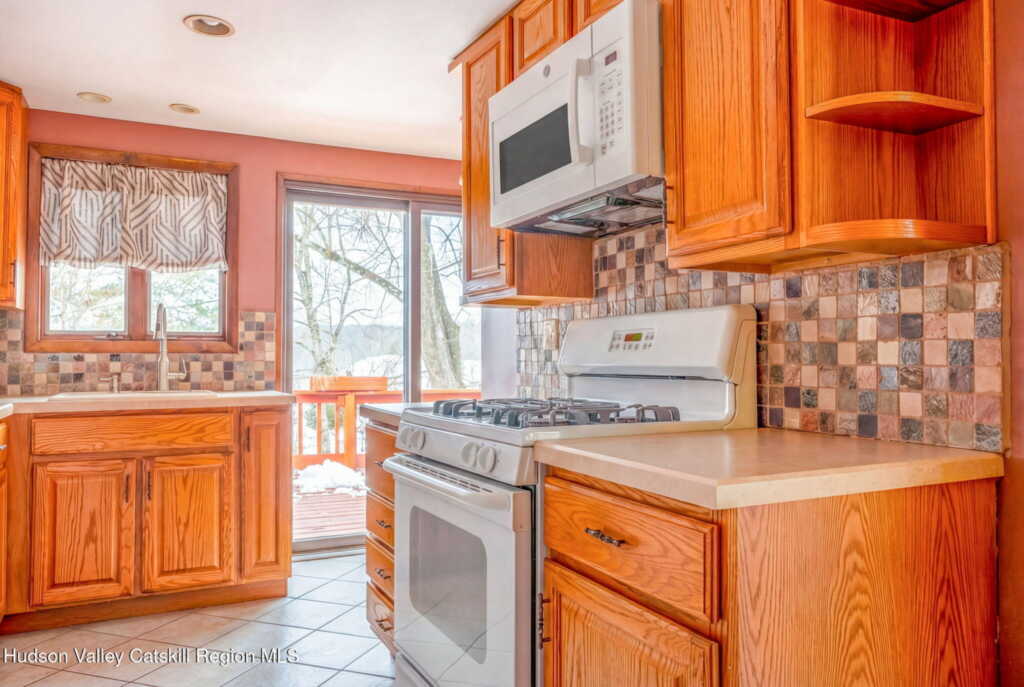 538 Mtn View Avenue, Hurley, NY 12443 - Photo 5 of 19