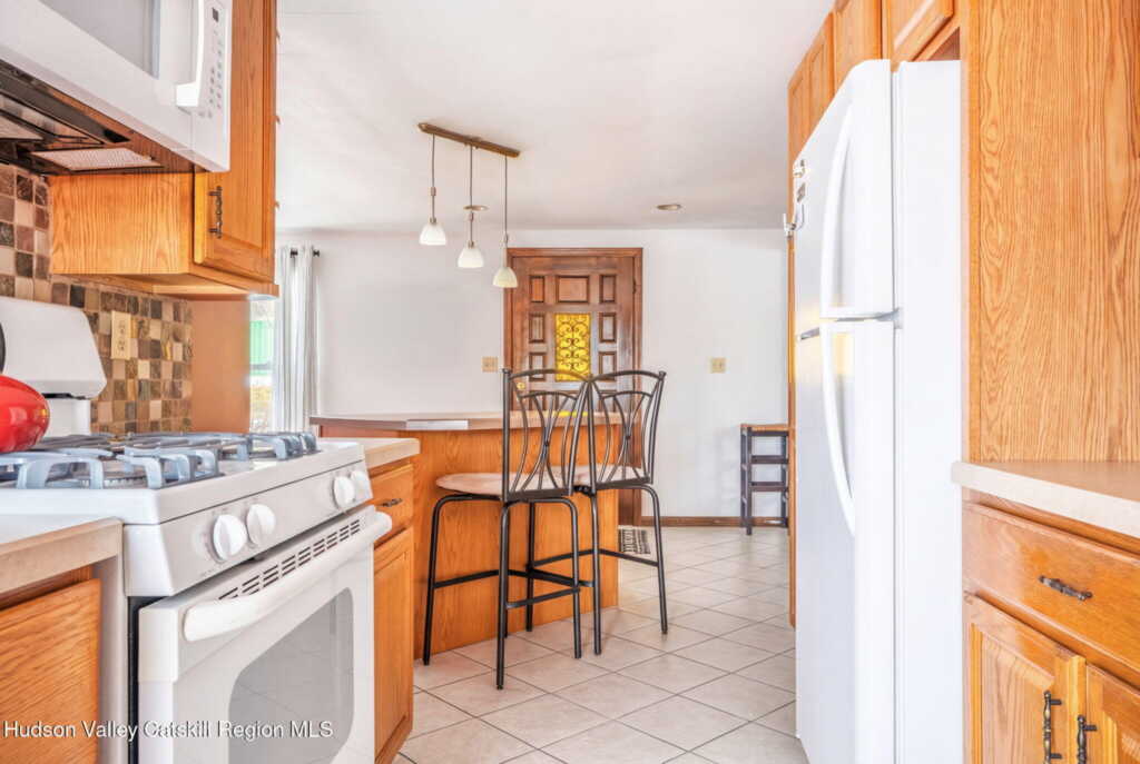 538 Mtn View Avenue, Hurley, NY 12443 - Photo 8 of 19