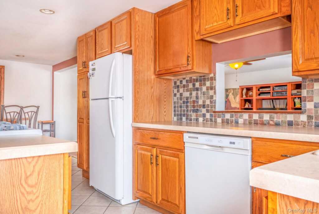 538 Mountain View Avenue, Hurley, NY 12443 - Photo 15 of 19