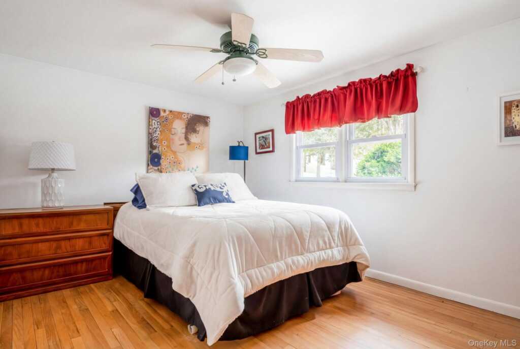 538 Mountain View Avenue, Hurley, NY 12443 - Photo 4 of 19