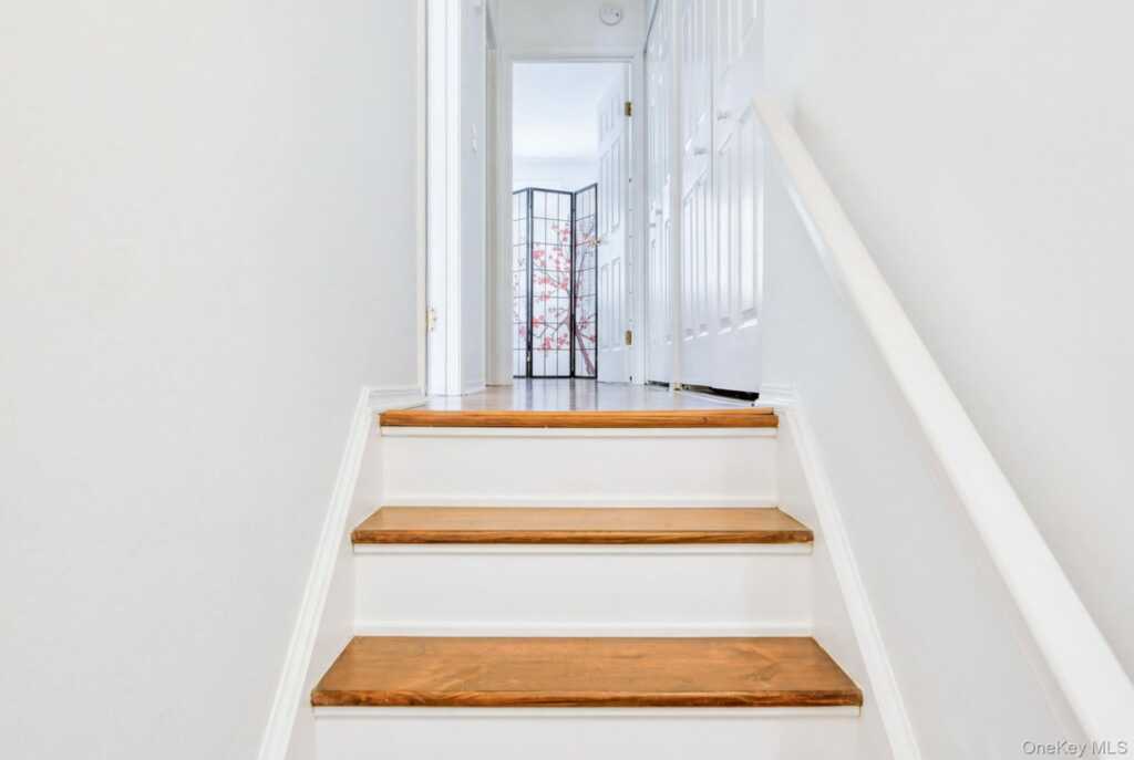 255 Village Court, Kingston, NY 12401 - Photo 12 of 22