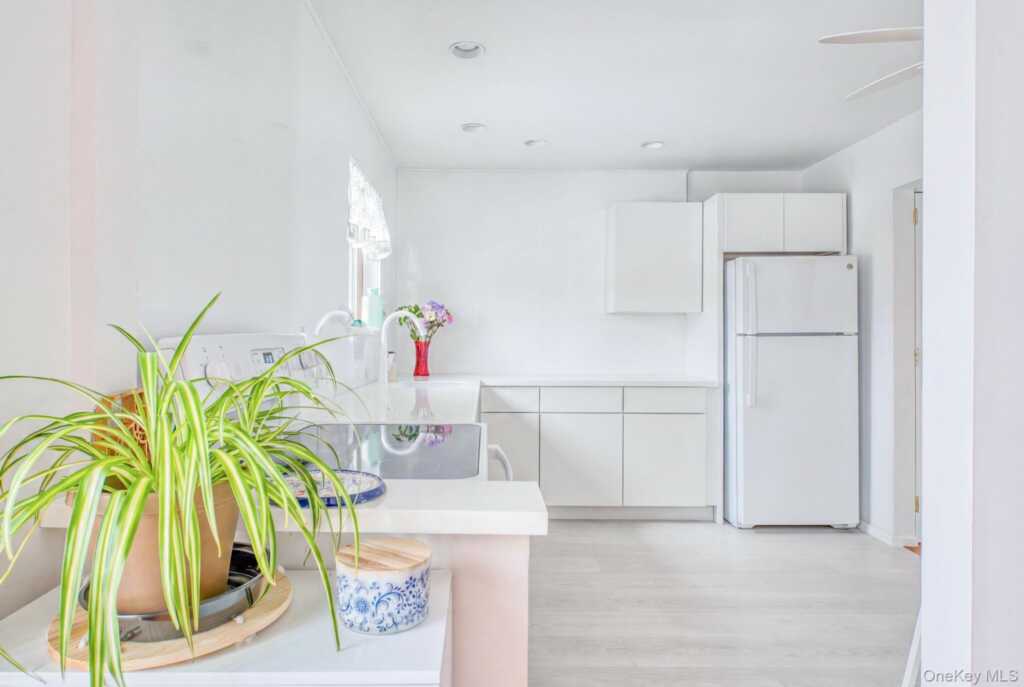 255 Village Court, Kingston, NY 12401 - Photo 7 of 22