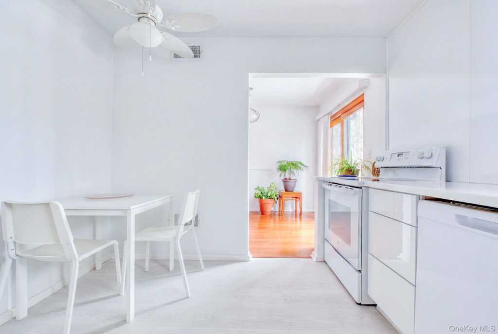 255 Village Court, Kingston, NY 12401 - Photo 8 of 22