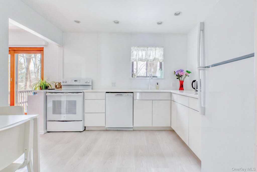 255 Village Court, Kingston, NY 12401 - Photo 9 of 22