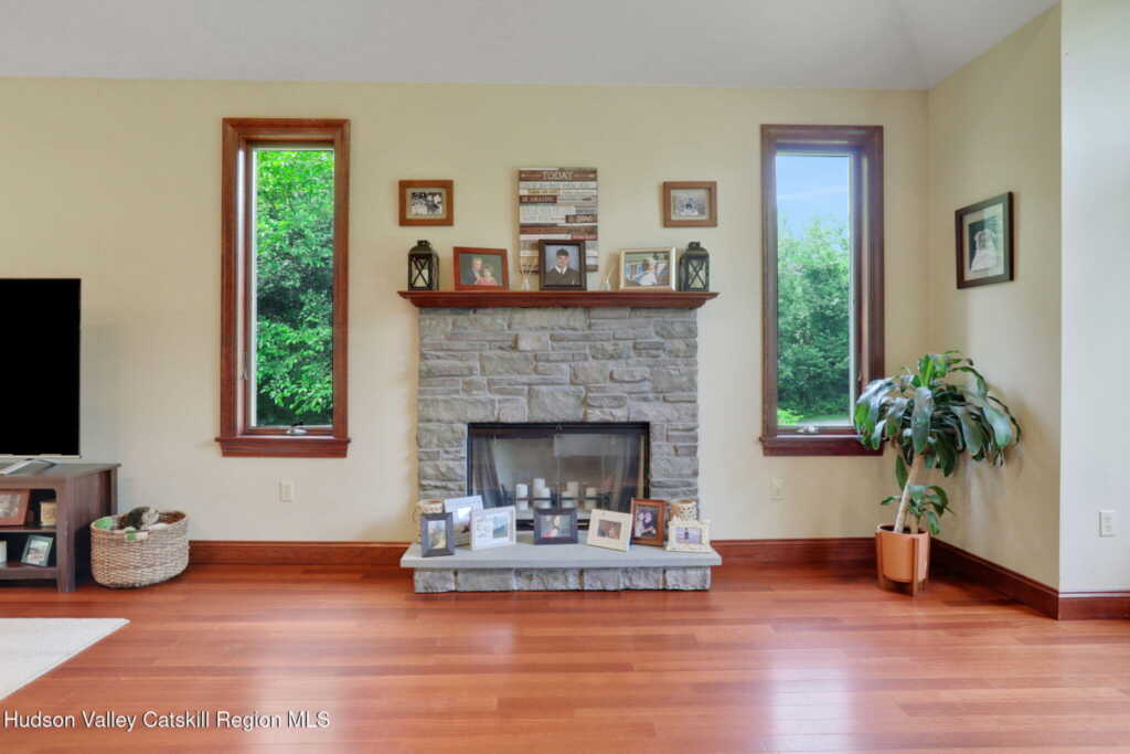 374 Linderman Avenue, Kingston, NY 12401 - Photo 10 of 29