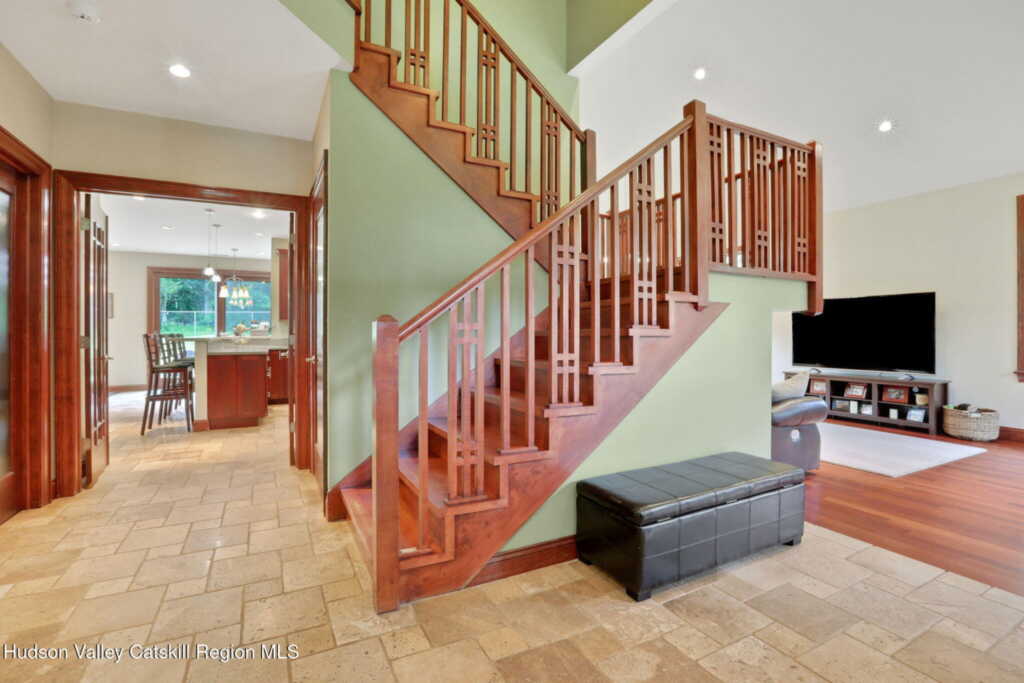 374 Linderman Avenue, Kingston, NY 12401 - Photo 8 of 29