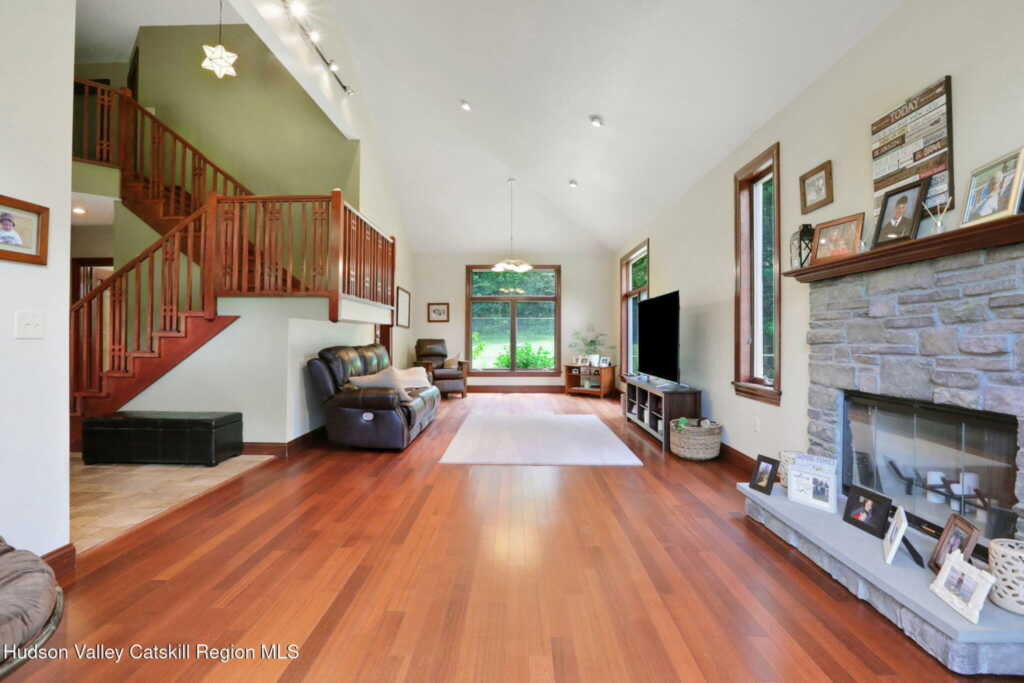 374 Linderman Avenue, Kingston, NY 12401 - Photo 9 of 29