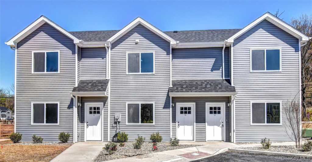 15 Moka Place, Saugerties, NY 12477 - Photo 2 of 28