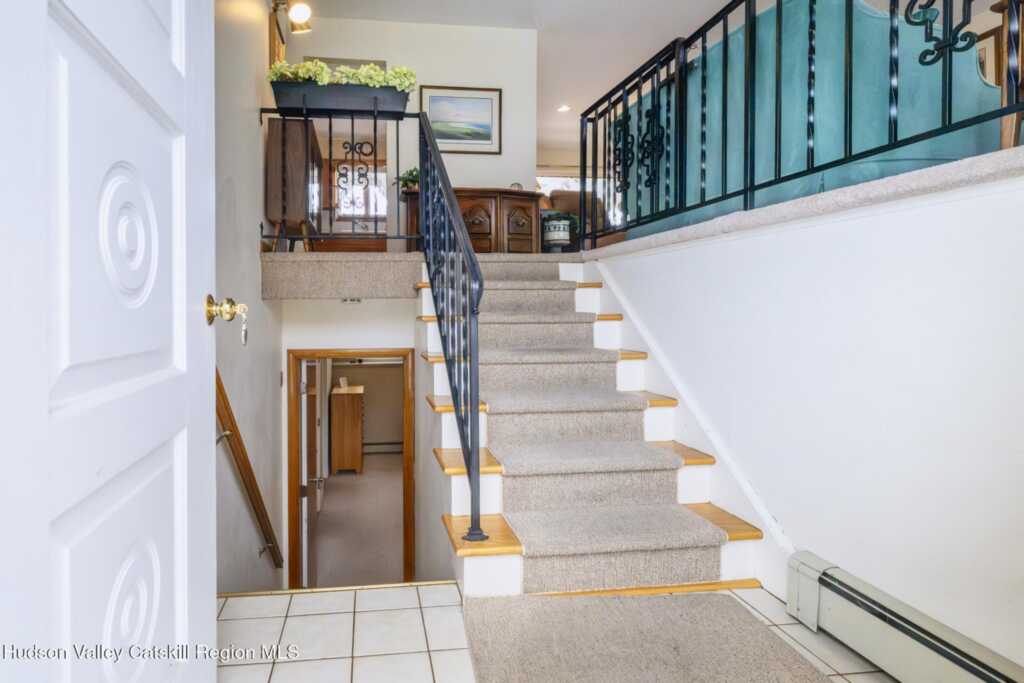 101 Florence Street, Kingston, NY 12401 - Photo 5 of 44