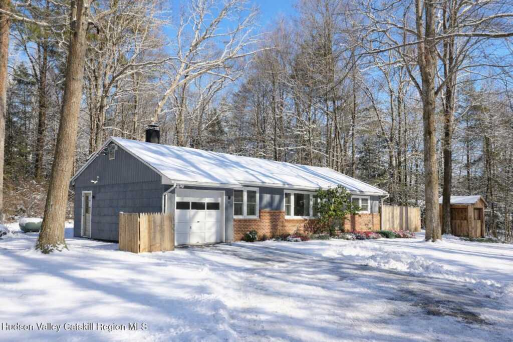 15 Van De Bogart Road, Woodstock, NY 12498