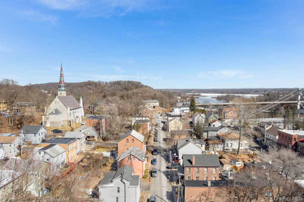 77 W Union Street, Kingston, NY 12401 - Photo 2 of 16