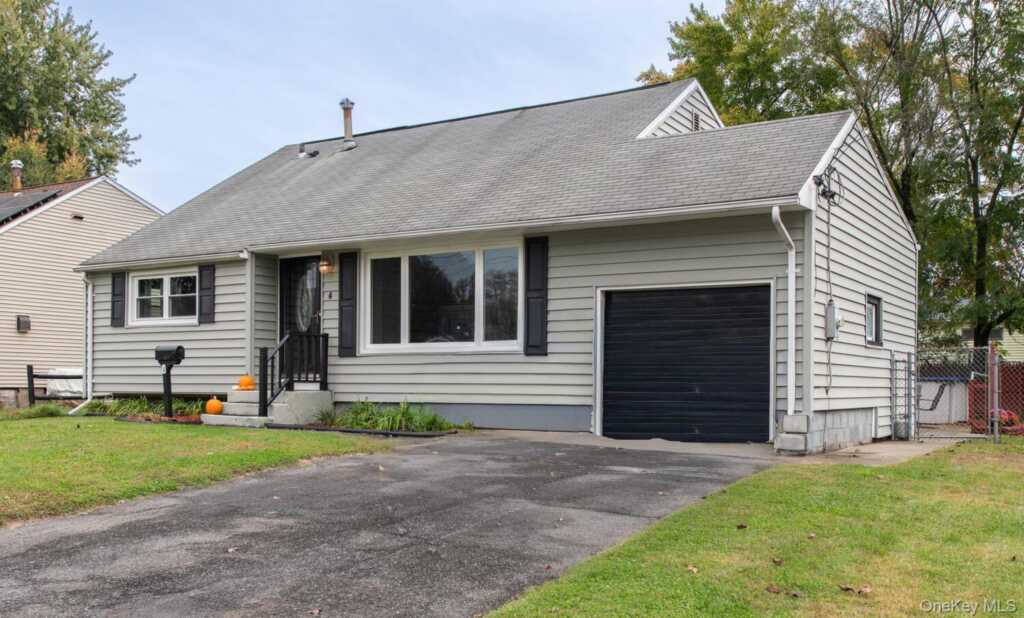 4 Edgewood Drive, Saugerties, NY 12477 - Photo 2 of 39